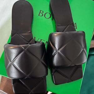 Bottega Veneta Lido Flat leather sandal